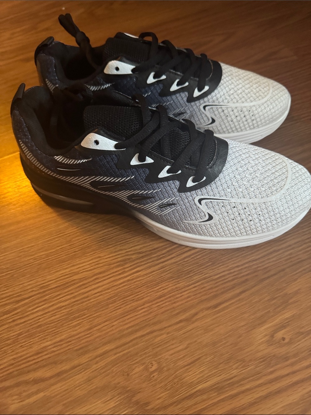 Men's Lightweight Black & White Knit Running Sneakers
